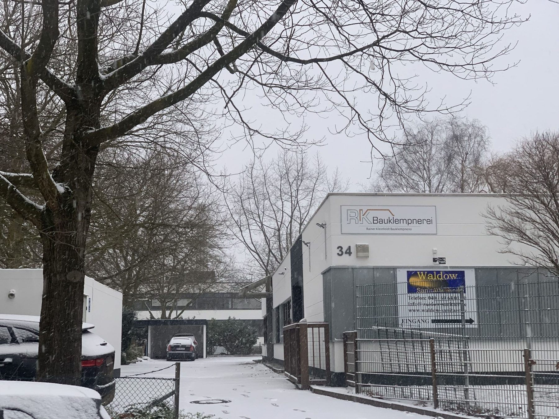 Firmengebäude der RK Bauklempnerei in Hamburg-Steilshoop